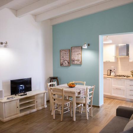 Color Apartment 莫诺波利 外观 照片