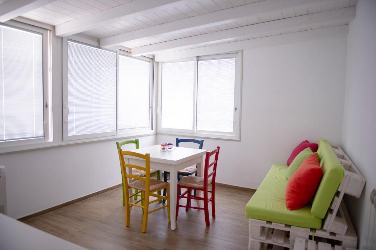 Color Apartment 莫诺波利 外观 照片