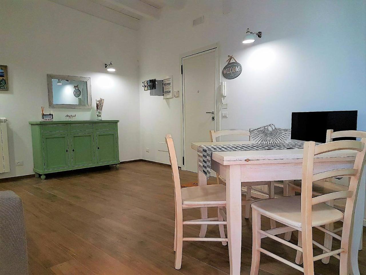 Color Apartment 莫诺波利 外观 照片