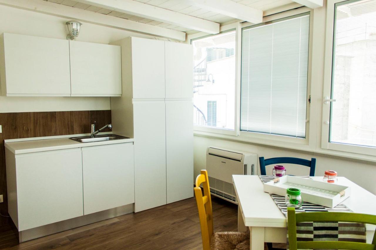 Color Apartment 莫诺波利 外观 照片